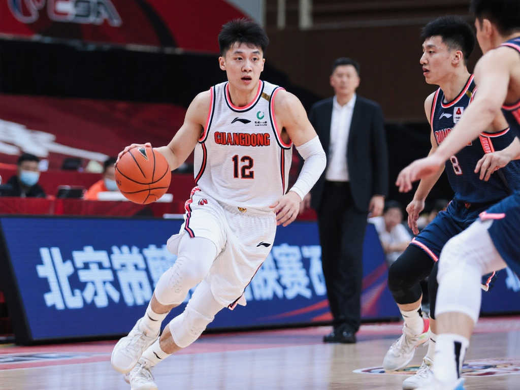 杜锋信任铸就季后赛密钥 胡明轩最佳表现回报满满